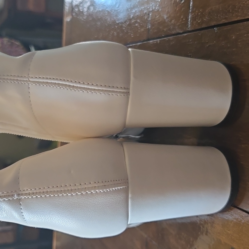 MIA Chic White Ankle Booties - Picture 5 of 5